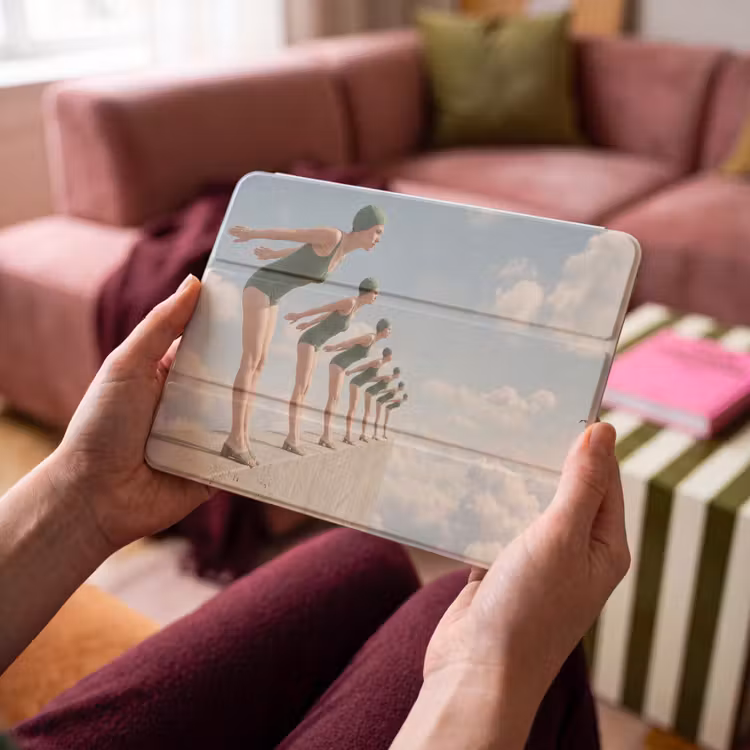 iPad hoes - Vrouwen - Duikhouding - Wolken — 3