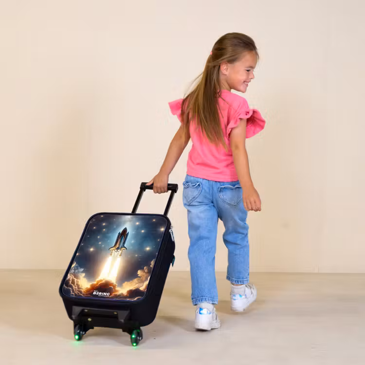 Kinderkoffer - Ruimteschip die opstijgt tussen de sterren — 2