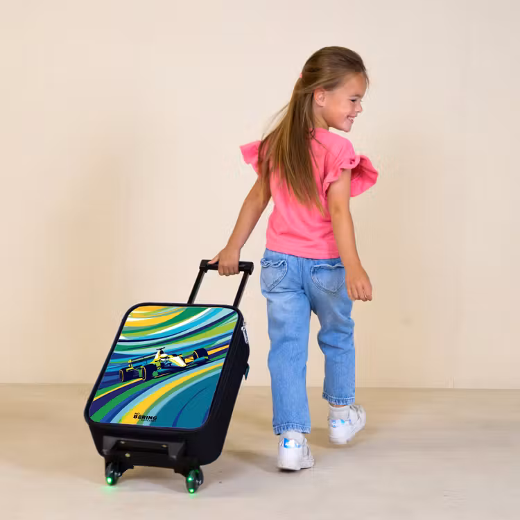 Kinderkoffer - Raceauto op gestreepte achtergrond — 2