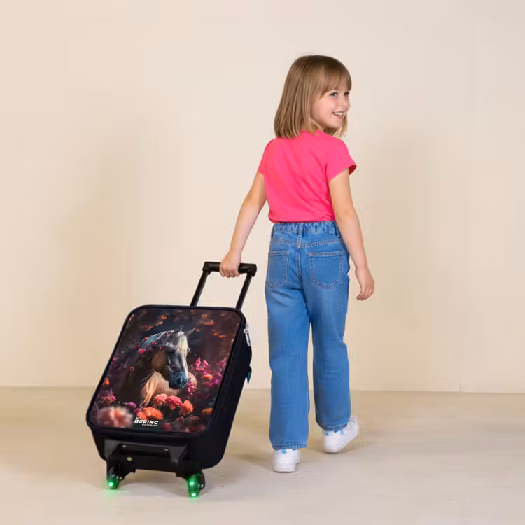 Kinderkoffer - Goudbruin paard tussen de bloemen — 2