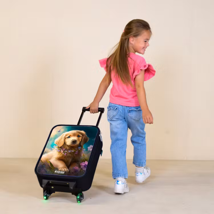 Kinderkoffer - Goudkleurige puppy in het gras — 2