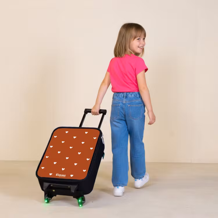 Kinderkoffers met naam - Wit hartjespatroon op oranje bruine achtergrond — 2