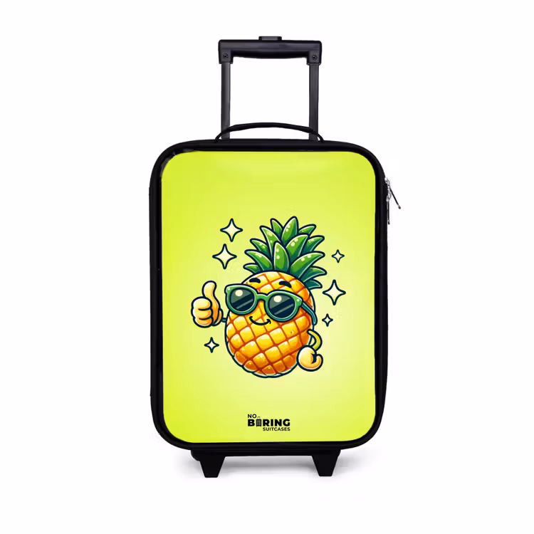 Kinderkoffer - Blije ananas met groene achtergrond — 1