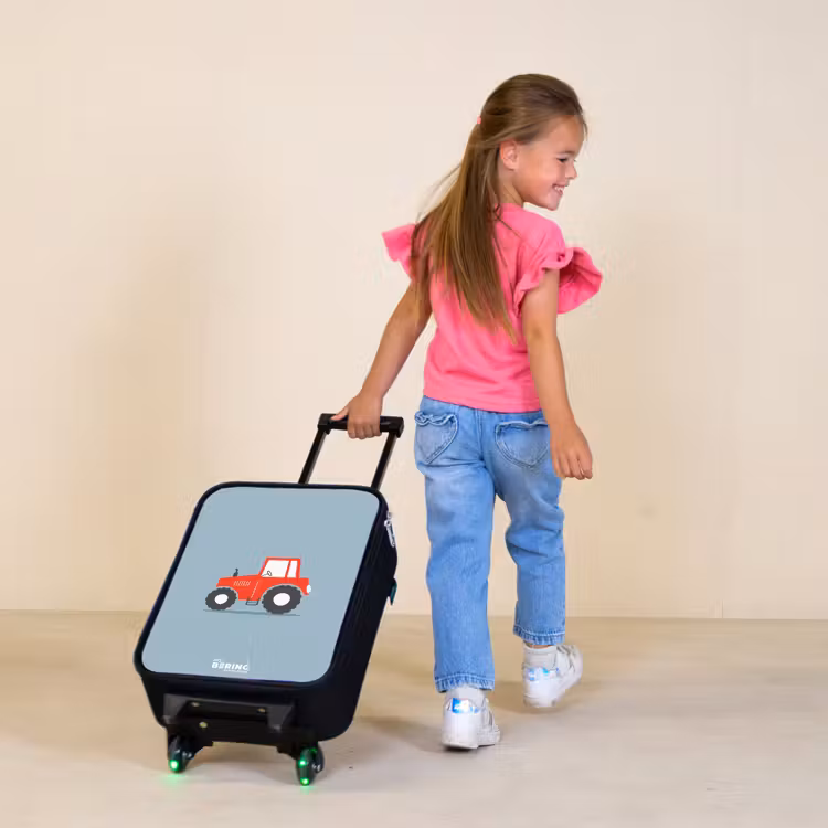 Kinderkoffer - Rode trekker blauwe achtergrond — 2