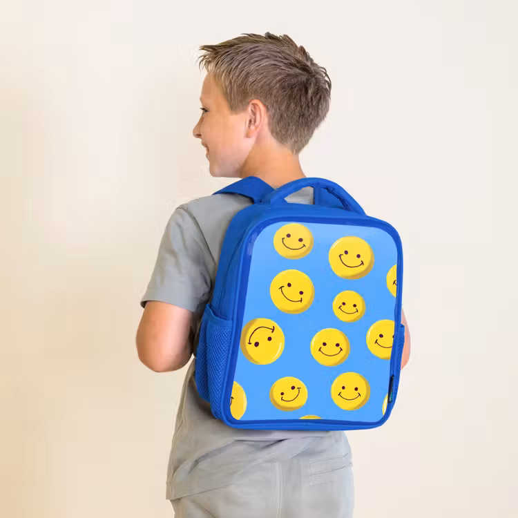 Kinderrugzak - Blauw - Vrolijke smileyregen op blauwe achtergrond — 3