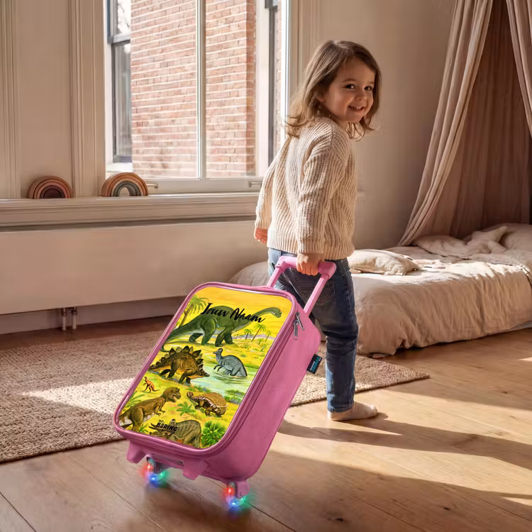 Kinderkoffer met naam - Roze - Dinosaurus in Dinosaurusland — 3