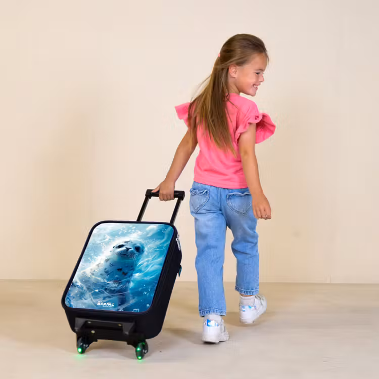 Kinderkoffer - Zeehondenpup in helderblauw water — 2