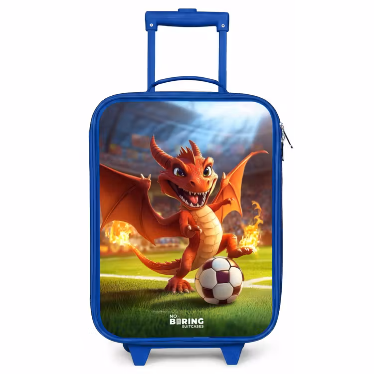 Kinderkoffer - Blauw - Rode draak voetbalt in zonnig stadion — 1