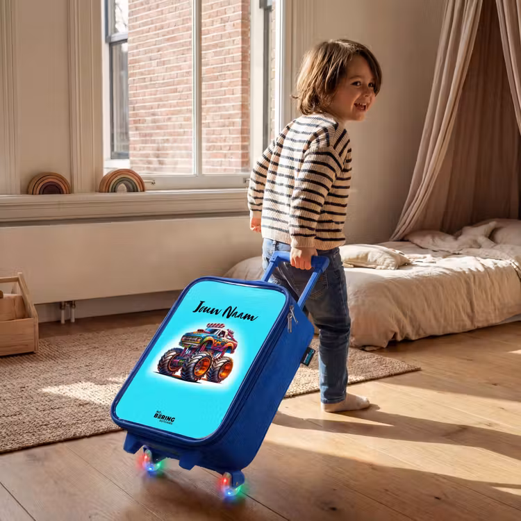 Kinderkoffer - Blauw - Monstertruck op Lichtblauwe Achtergrond — 3