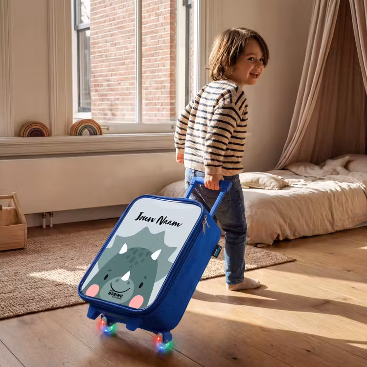 Kinderkoffer met naam - Blauw - Tigo triceratops — 3