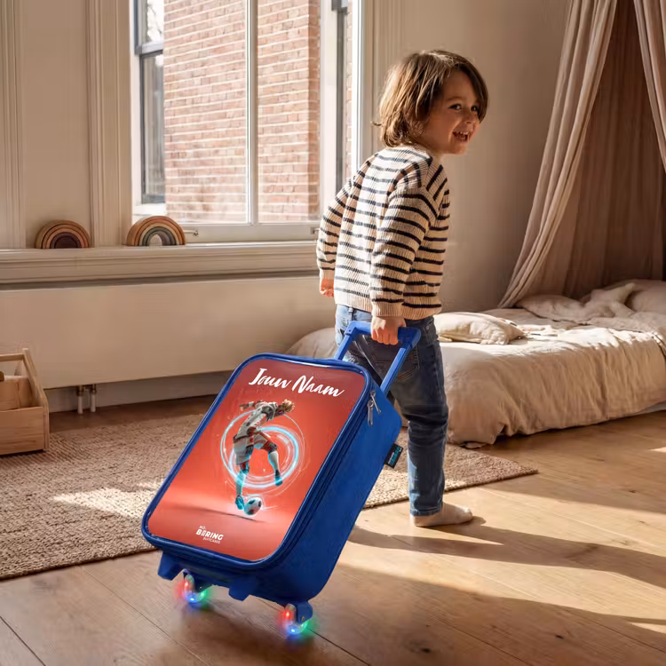 Kinderkoffer met naam - Blauw - Voetballer - Bal - Lichtcirkel - Rood — 3