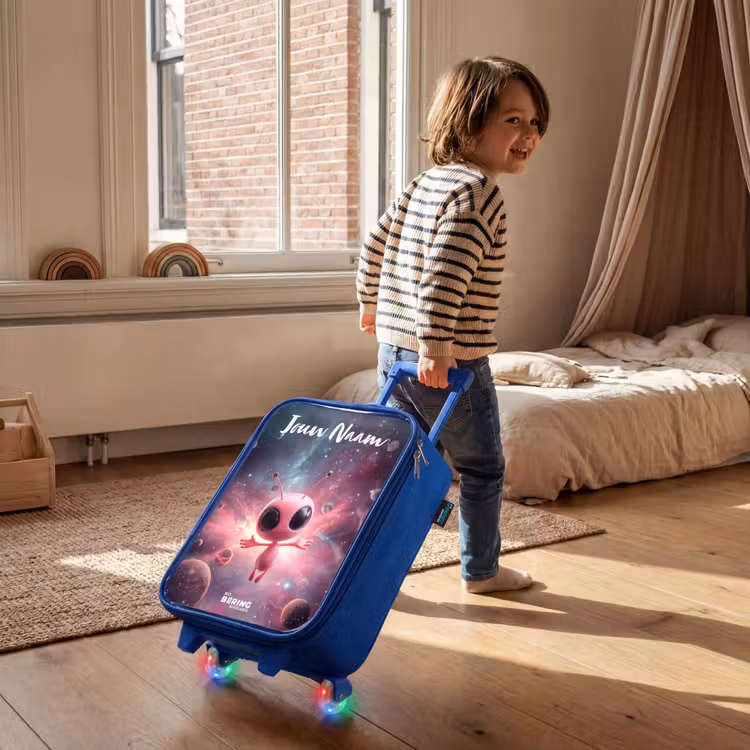 Kinderkoffer met naam - Blauw - Roze Alien in Sterrennevel — 3