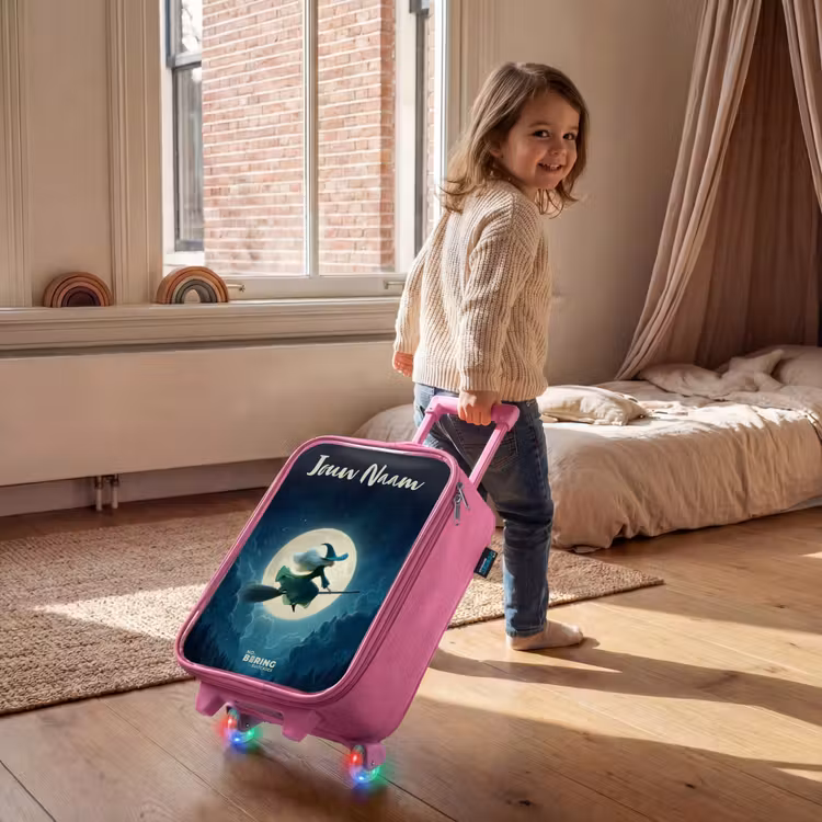 Kinderkoffer met naam - Roze - Nachtelijke Vlucht over het Woud — 3