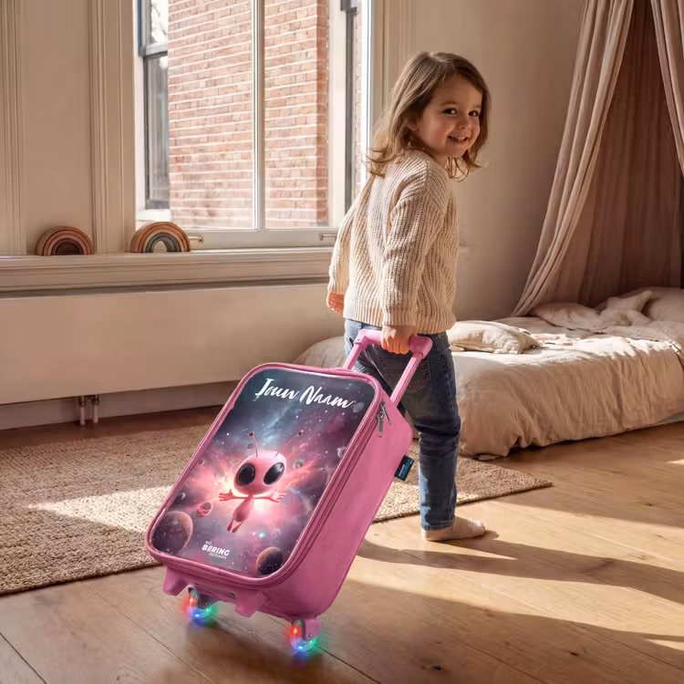 Kinderkoffer met naam - Roze - Roze Alien in Sterrennevel — 3