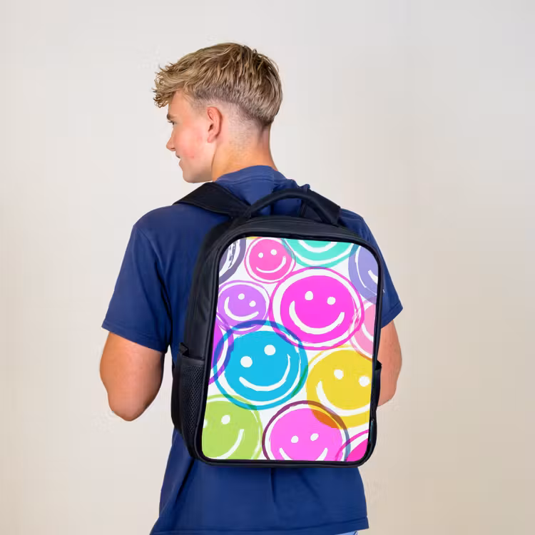 Kinderrugzak - Zwart - Kleurrijke glimlachexplosie op wit canvas — 6