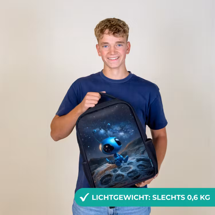 Kinderrugzak - Zwart - Dromerig blauw ruimtewezentje onder een sterrenhemel — 2