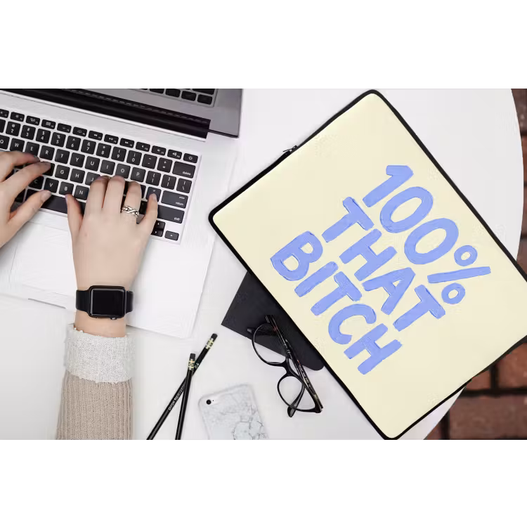 Laptophoes - 100% that bitch - Blauw - Wit — 3