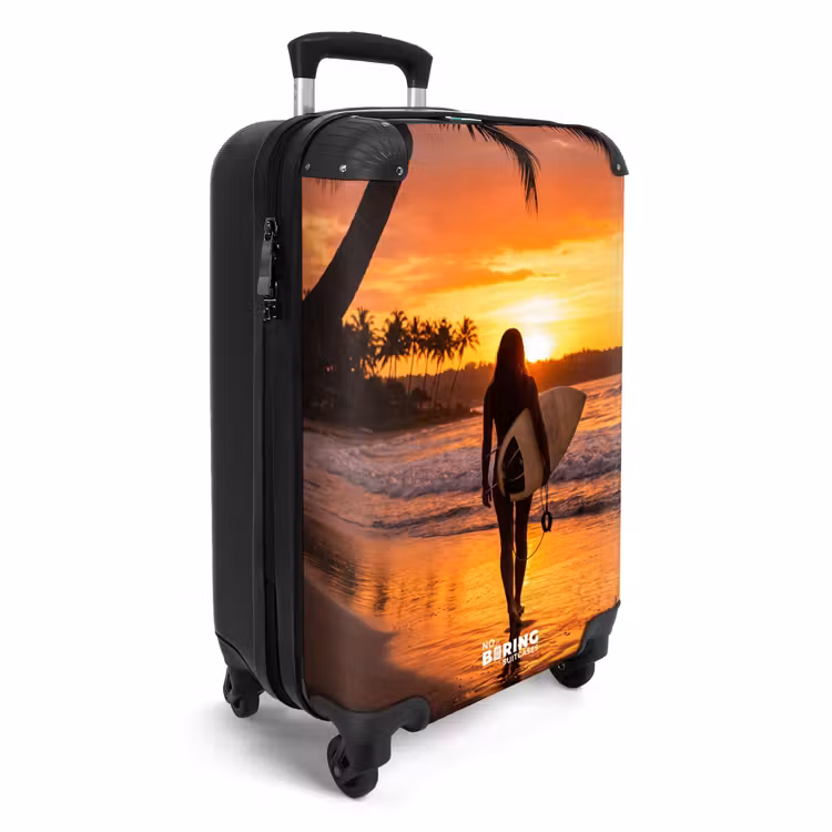 Koffer - Vrouw - Surfplank - Strand - Zonsondergang - Oranje — 4
