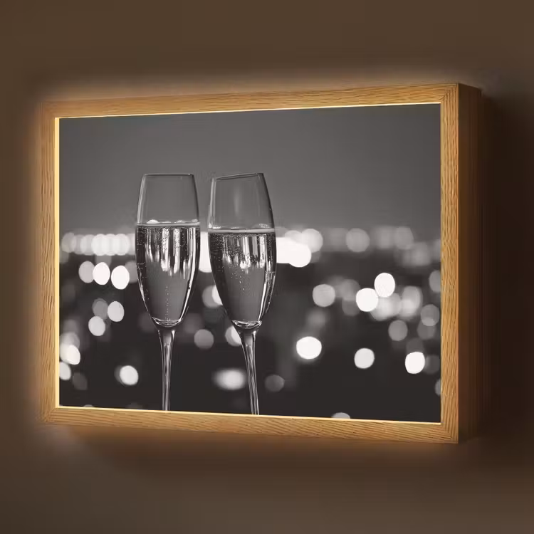 Lightbox - Wandlamp - Bubbels - Proosten - Champagneglazen - Stadslichten — 1