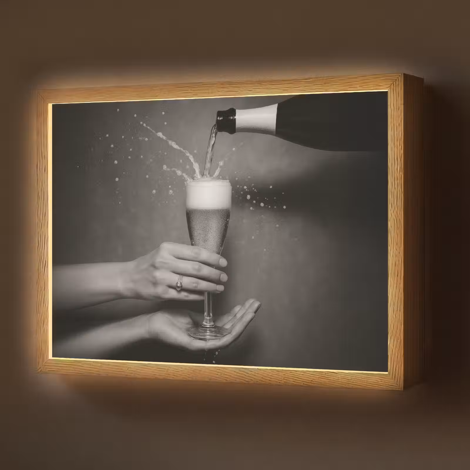 Lightbox - Wandlamp - Champagnefles - Glas - Minimalistisch - Spetters — 1