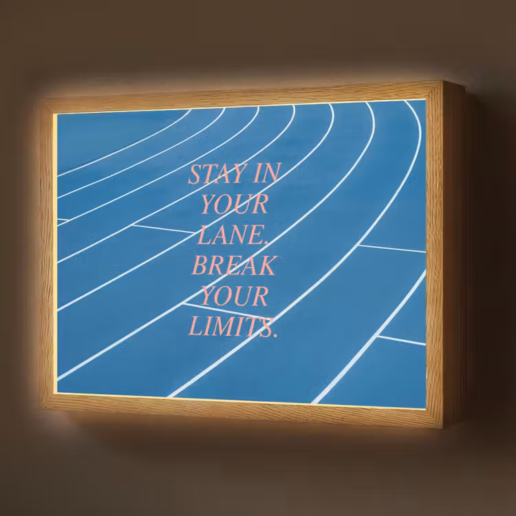 Lightbox - Wandlamp - Atletiekbaan - Blauw - Tekst -Roze — 1
