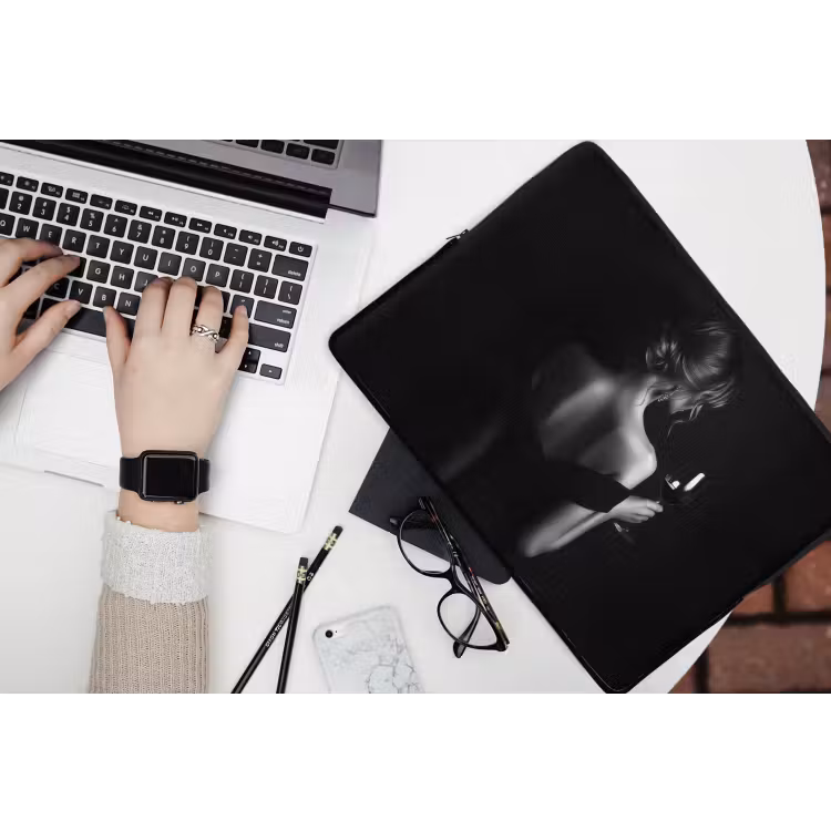 Laptophoes - Vrouw - Wijn - Jurk — 3
