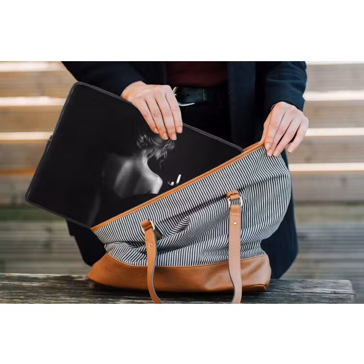 Laptophoes - Vrouw - Wijn - Jurk — 4