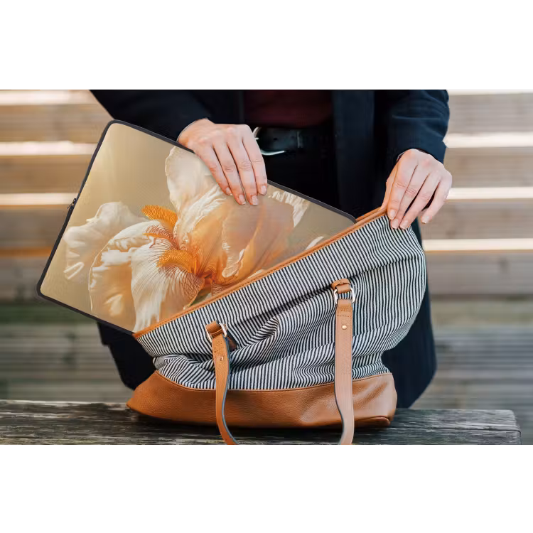 Laptophoes - Close up - Oranje - Iris — 4