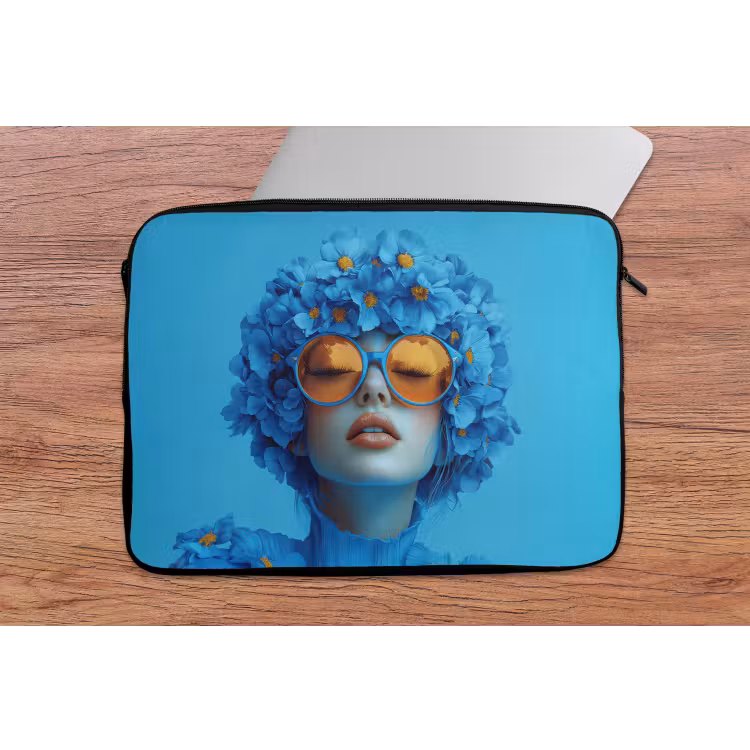 Laptophoes - Vrouw - Bloem - Blauw - Modern - Bril - Portret — 2