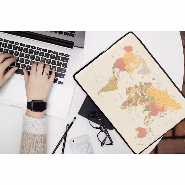 Laptophoes - Wereldkaart - Realistisch - Beige — 3