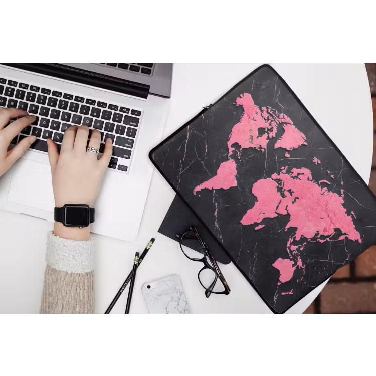 Laptophoes - Wereldkaart - Roze - Marmer — 3