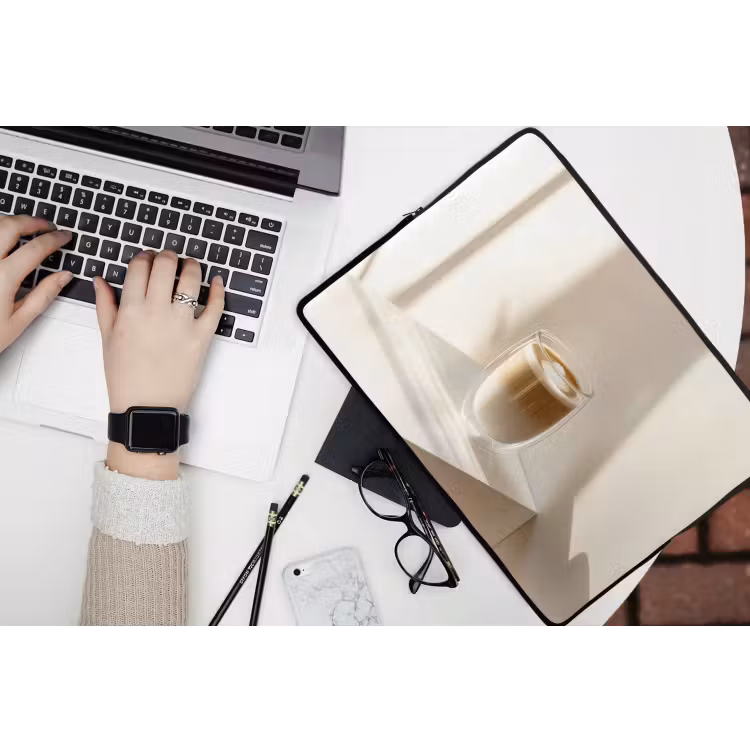 Laptophoes - Mok - Latte - Minimalistisch - Schaduw — 3