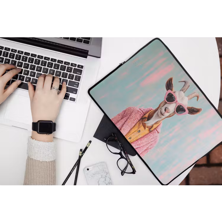 Laptophoes - Zonnebril - Roze - Geit - Horen — 3