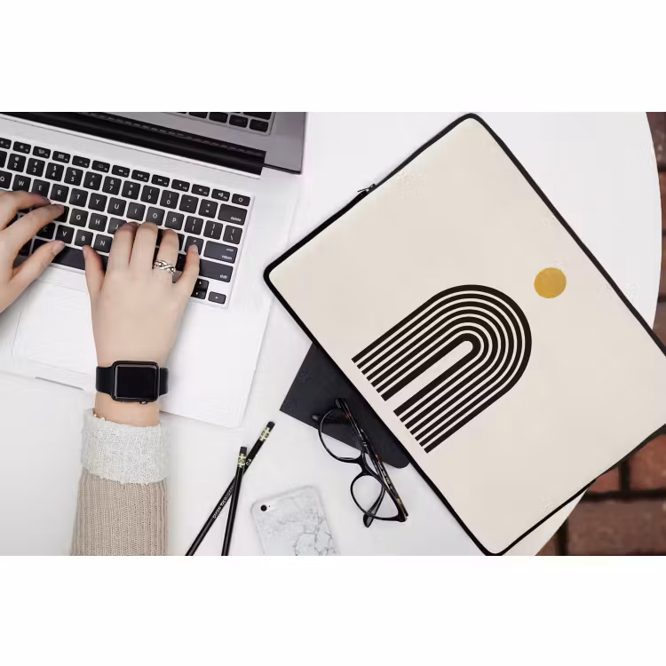 Laptophoes - Minimalistisch - Zwarte boog - Gouden cirkel — 3