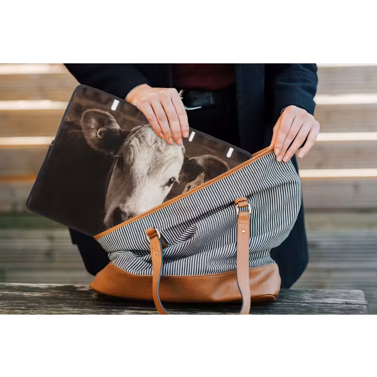 Laptophoes - Kalf - Oormerk - Houten stal — 4