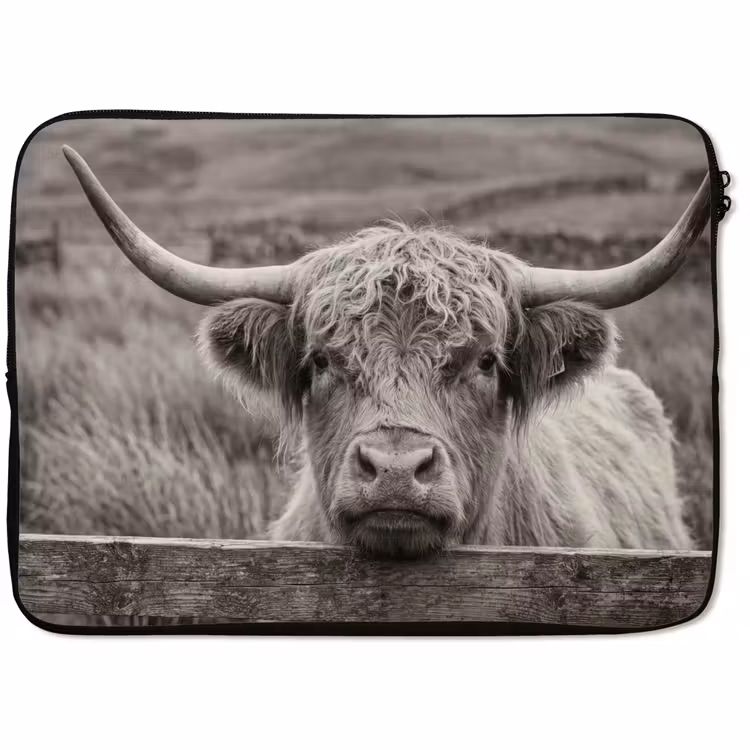 Laptophoes - Schotse hooglander - Zwart - Wit - Hout — 1