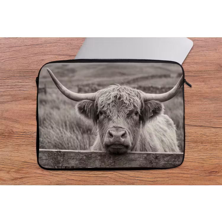 Laptophoes - Schotse hooglander - Zwart - Wit - Hout — 2
