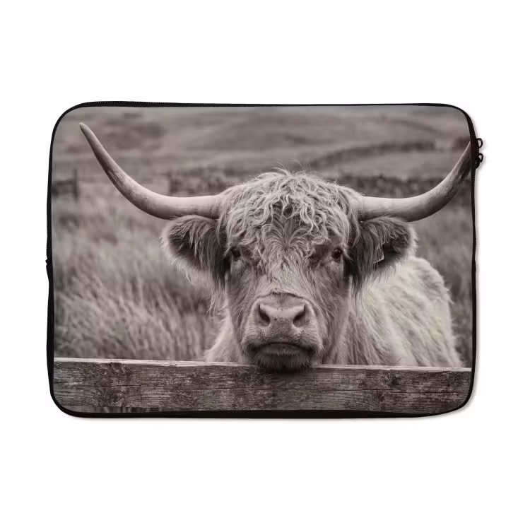 Laptophoes - Schotse hooglander - Zwart - Wit - Hout — 5