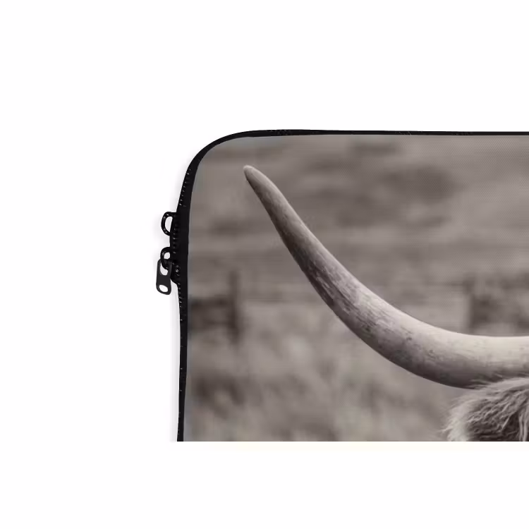 Laptophoes - Schotse hooglander - Zwart - Wit - Hout — 6