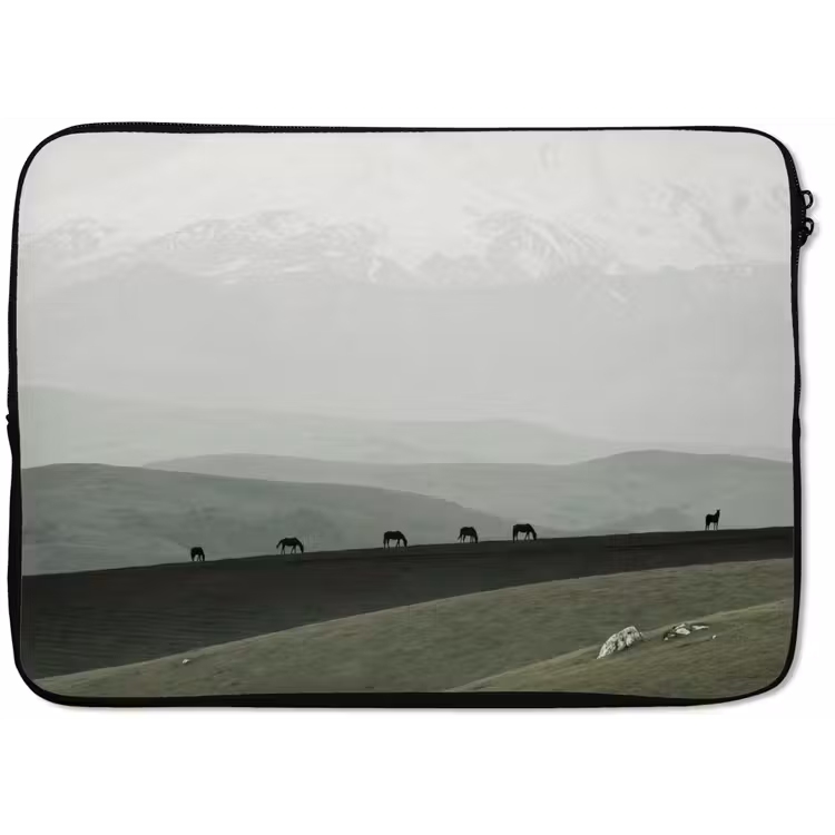 Laptophoes - Grijs - Berg - Paarden — 1