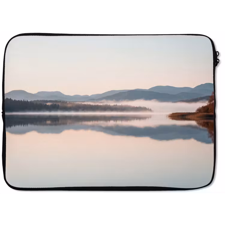 Laptophoes - Water - Bomen - Mistlaag — 1