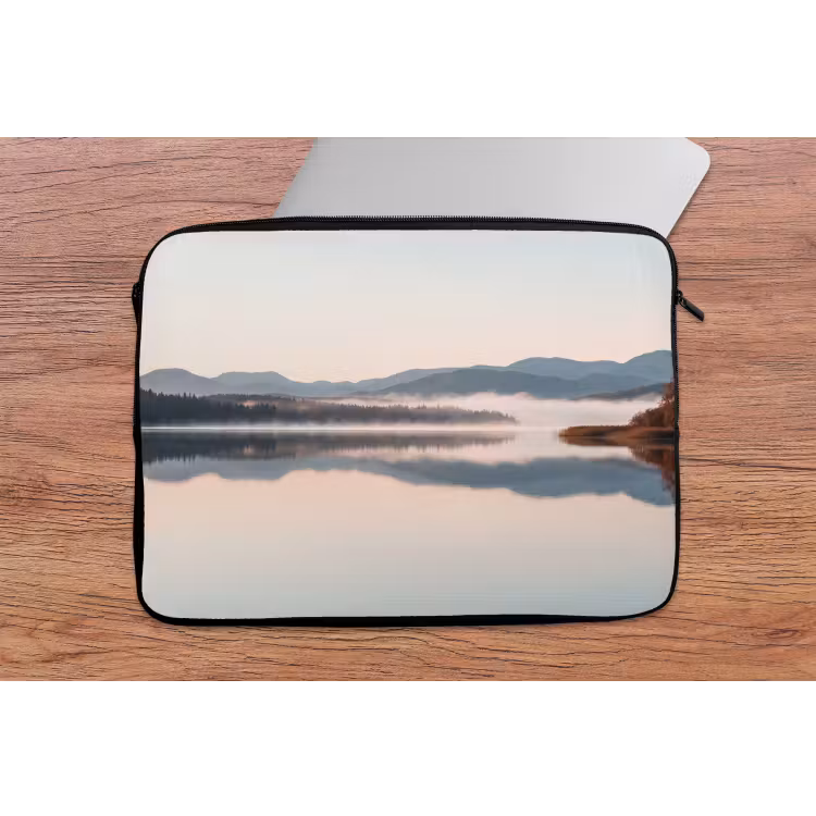 Laptophoes - Water - Bomen - Mistlaag — 2