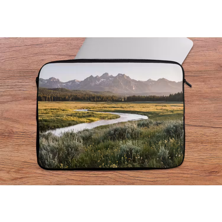 Laptophoes - Berglandschap - Rivier - Bos — 2