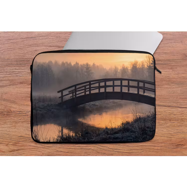 Laptophoes - Brug - Mist - Bomen - Water — 2