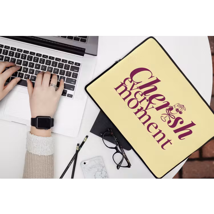 Laptophoes - Cherish every moment - Cocktailglas - Geel — 3