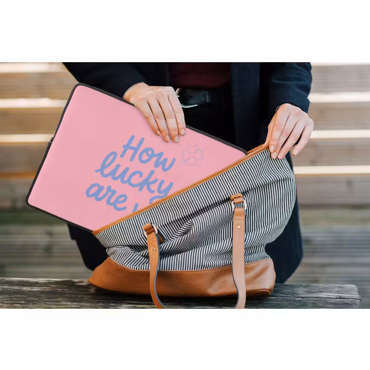 Laptophoes - How lucky are we - Klavervier - Roze - Blauw — 4