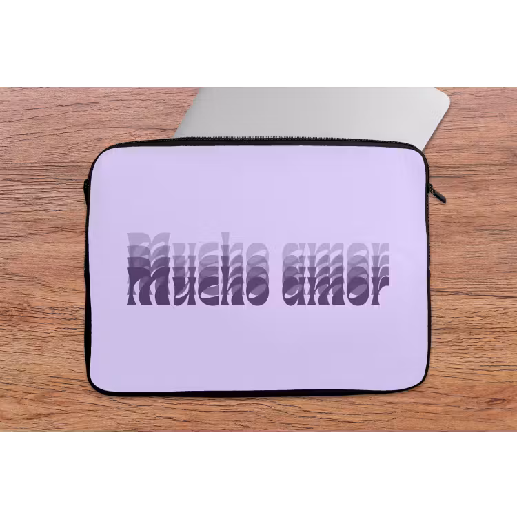 Laptophoes - Mucho amor - Paars - Gelaagde letters — 2