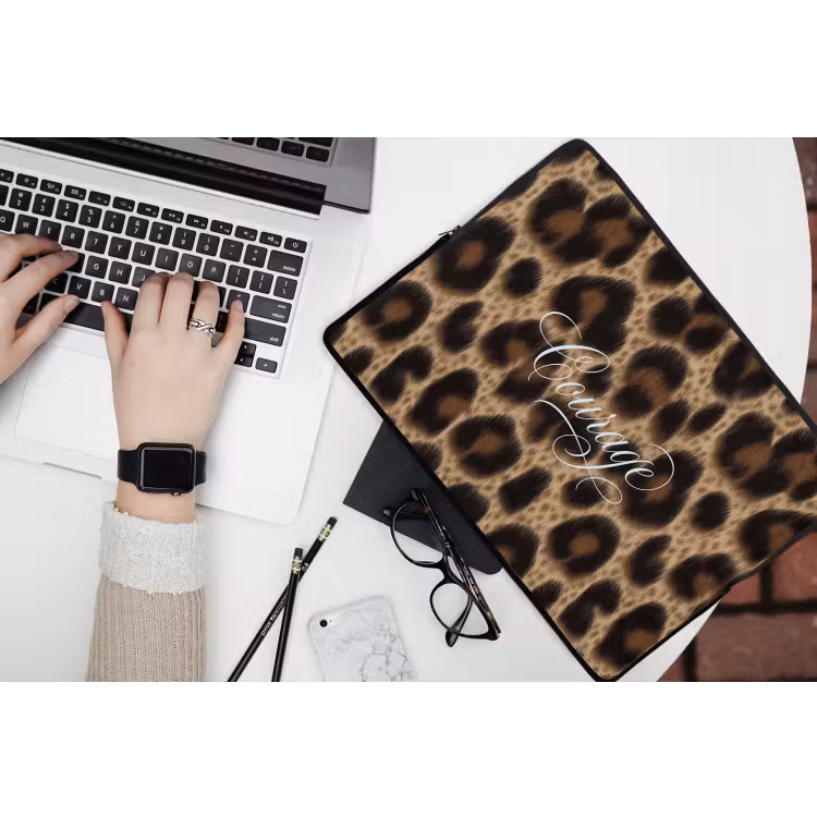 Laptophoes - Luipaardprint - Bruin - Courage - Sierlijk — 3