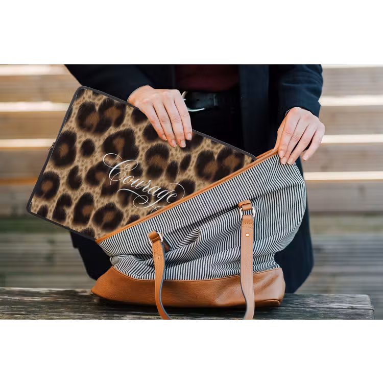 Laptophoes - Luipaardprint - Bruin - Courage - Sierlijk — 4
