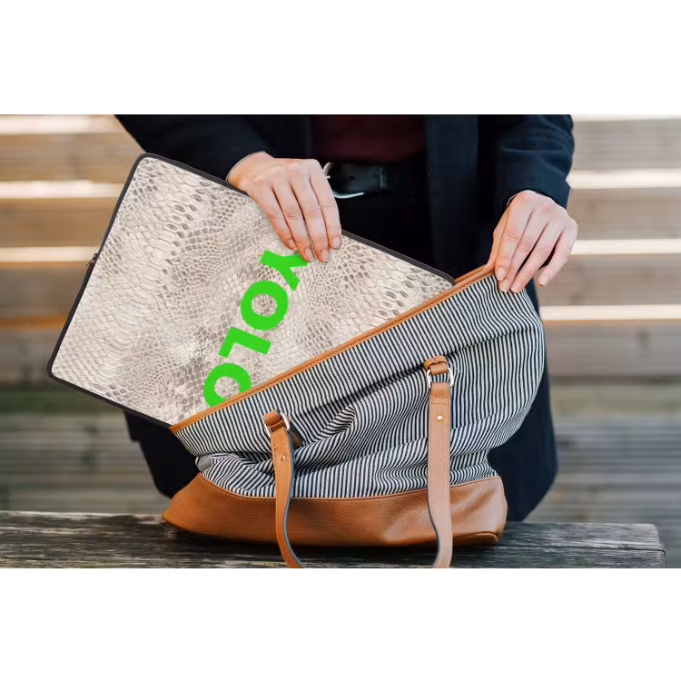 Laptophoes - YOLO - Groen - Neon - Slangenprnt — 4